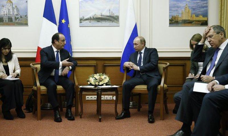 France's Hollande says real risk of escalation in Ukraine