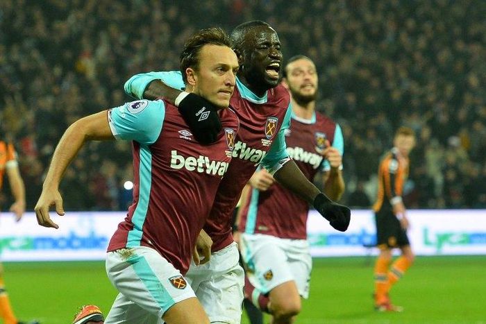 West Ham United's English midfielder Mark Noble (L) celebrates after scoring the opening goal from the penalty spot during a match against Hull City at The London Stadium on December 17, 2016