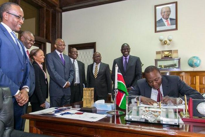 Kenya's president signs bill seeking to reduce lending rate