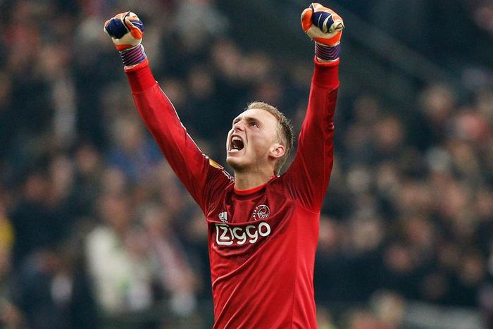 ___5398004___https:______static.pulse.com.gh___webservice___escenic___binary___5398004___2016___8___19___18___jasper-cillessen-cropped_1c9hrbmy4uomq1sfcv11mpe3gh