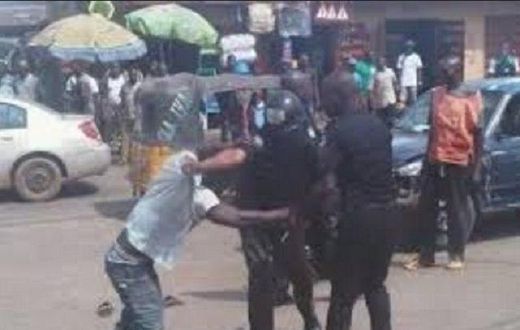 A man fighting with police officers (Illustration)