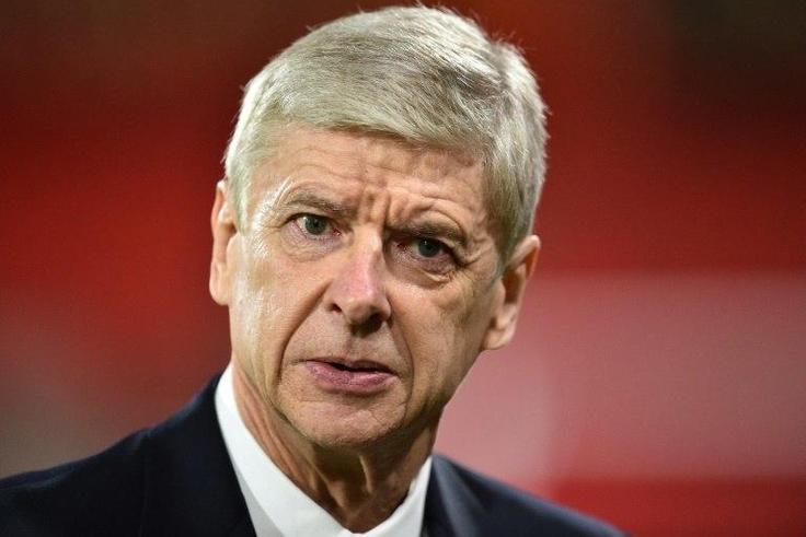 Arsenal's French manager Arsene Wenger is pictured on the pitch ahead of the English Premier League football match between Bournemouth and Arsenal at the Vitality Stadium in Bournemouth, southern England on January 3, 2017