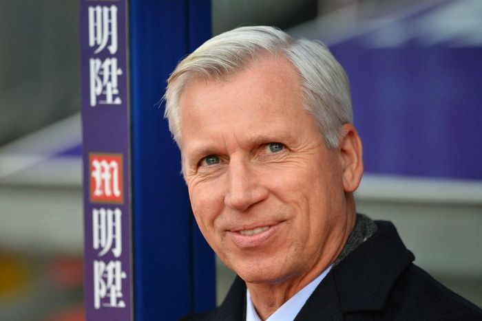 ___4504328___https:______static.pulse.com.gh___webservice___escenic___binary___4504328___2016___5___6___0___alanpardew-cropped_17i8x8zm1tzhg1fqmp5pd0x3fi_1