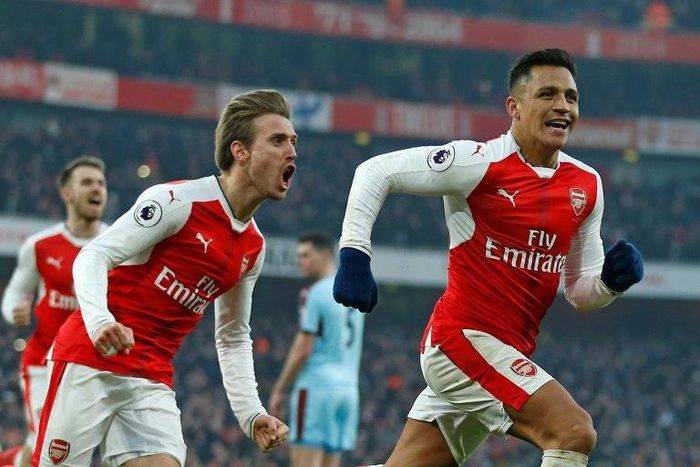 Arsenal striker Alexis Sanchez (R) celebrates with teammate Nacho Monreal after scoring a late winner from the penalty spot during the English Premier League match against Burnley at the Emirates Stadium in London on January 22, 2017