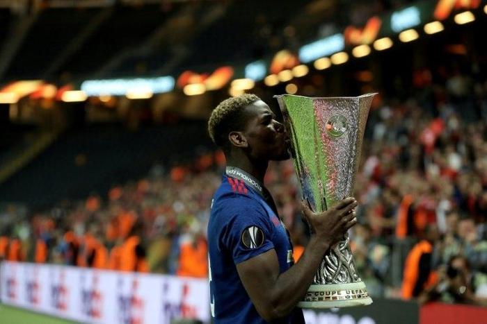 Paul Pogba kisses the Europa League trophy after Manchester United won their final against Ajax Amsterdam on May 24, 2017 at the Friends Arena in Solna outside Stockholm