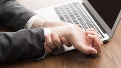 ___6399117___https:______static.pulse.com.gh___webservice___escenic___binary___6399117___2017___3___20___16___shutterstock_261988898-carpal-tunnel-billion-photos-opener