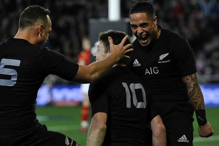 ___5191958___https:______static.pulse.com.gh___webservice___escenic___binary___5191958___2016___6___25___16___israel-dagg-beauden-barrett-aaron-smith-cropped_x818emt48v3516kwndtymts80