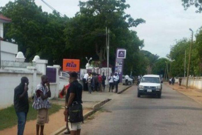 Police shoot robber; foil robbery attack at First Atlantic Bank