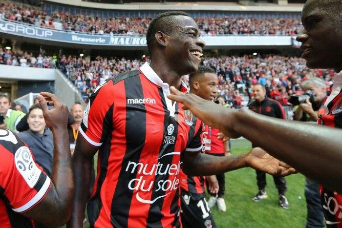 Nice's forward Mario Balotelli celebrates a goal on October 30, 2016