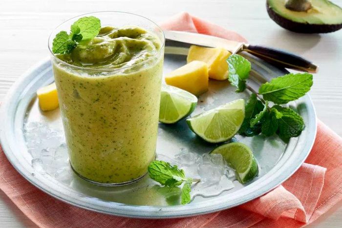 Creamy mango, avocado and lime smoothie (freshrealm.co)