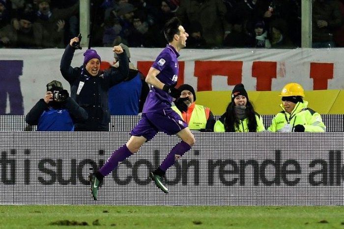 Fiorentina's Croatian forward Nikola Kalinic (C) celebrates after scoring during the Italian Serie A football match between Fiorentina and Juventus at Artemio Franchi Stadium in Florence on January 15, 2017