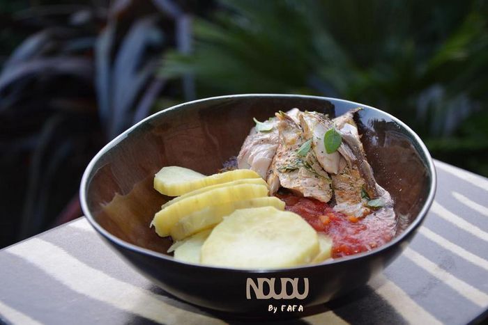 How to prepare boiled sweet potatoes, grilled mackerel and tomato salsa (Ndudu by fafa)