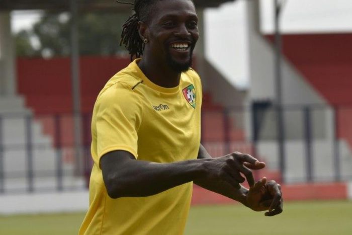 Togo's national football team player Emmanuel Adebayor (L) is pictured during a training session on January 18, 2017 in Btam, as part of the 2017 Africa Cup of Nations football tournament in Gabon