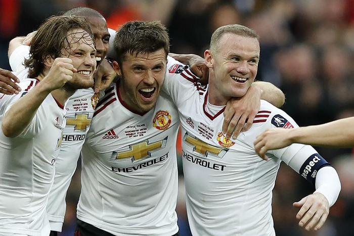 ___5061474___https:______static.pulse.com.gh___webservice___escenic___binary___5061474___2016___5___22___1___mufccelebratecropped_is5eltzrbmb014ata0jta5tq1
