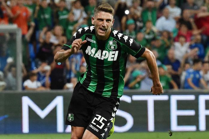 ___5563584___https:______static.pulse.com.gh___webservice___escenic___binary___5563584___2016___10___4___12___domenico-berardi-cropped_rykket5euu4f1patogifw914h_2