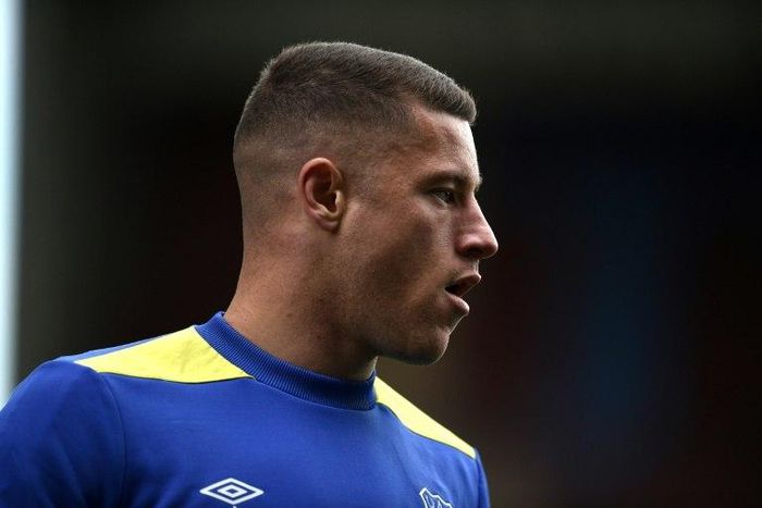 Everton's English midfielder Ross Barkley warms up ahead of the English Premier League match between Burnley and Everton at Turf Moor in Burnley on October 22, 2016