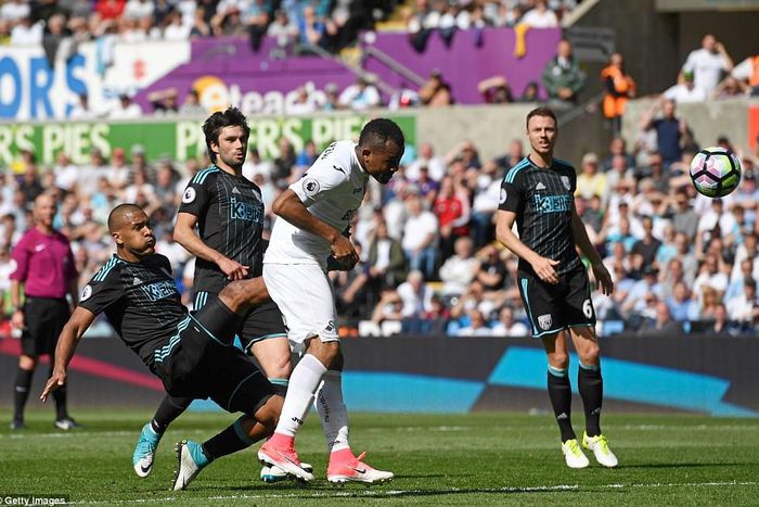 ___6714108___https:______static.pulse.com.gh___webservice___escenic___binary___6714108___2017___5___21___19___409EAE3500000578-4527088-But_Jordan_Ayew_equalises_with_18_minutes_remaining_as_the_Swans-m-20_1495380924835_1