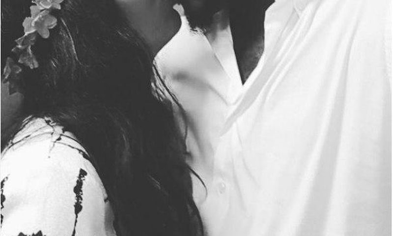 Annie Idibia and 2Face Idibia share a kiss.