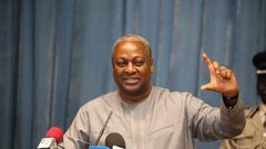 ___5769623___https:______static.pulse.com.gh___webservice___escenic___binary___5769623___2016___11___16___22___Mahama2