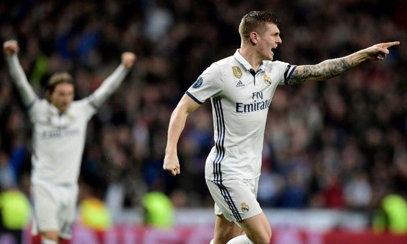 Real Madrid's midfielder Toni Kroos celebrates a goal during the UEFA Champions League round of 16 first leg football match against SSC Napoli February 15, 2017