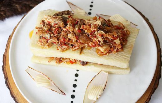 Fish sauce and boiled yam (Phummyndeps)