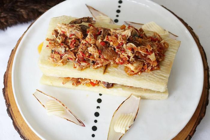 Fish sauce and boiled yam (Phummyndeps)