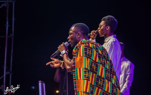 Okyeame Kwame performing with BeatBender