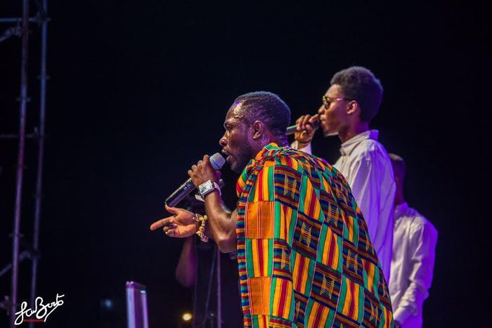Okyeame Kwame performing with BeatBender