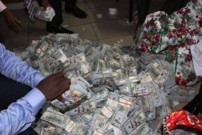 ___6527530___https:______static.pulse.com.gh___webservice___escenic___binary___6527530___2017___4___13___17___naija-dollars-flat