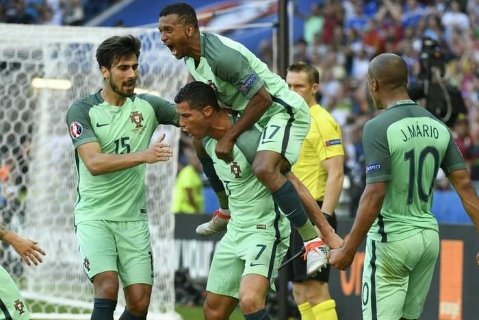___5187302___https:______static.pulse.com.gh___webservice___escenic___binary___5187302___2016___6___24___7___cristianoronaldo-cropped_12ug64x3o6hz61szq2p9705n25_2