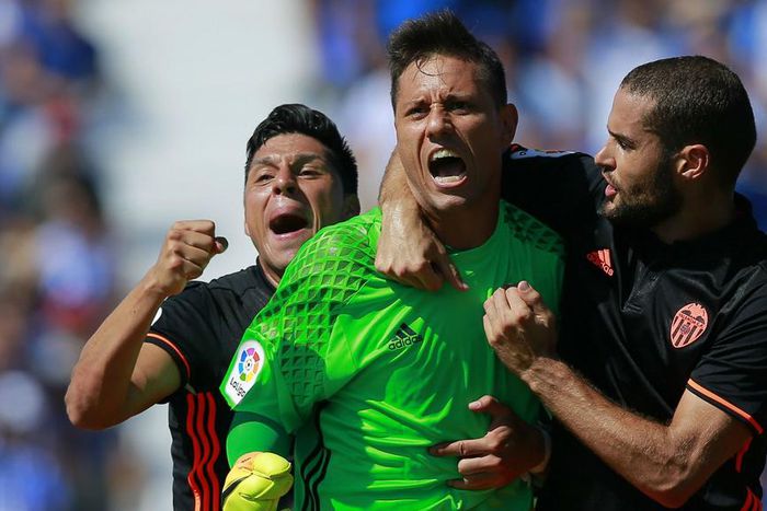 ___5529350___https:______static.pulse.com.gh___webservice___escenic___binary___5529350___2016___10___13___12___diego-alves-cropped_1bo8wbnisk7sl1g5nxnq7qk9hs_2