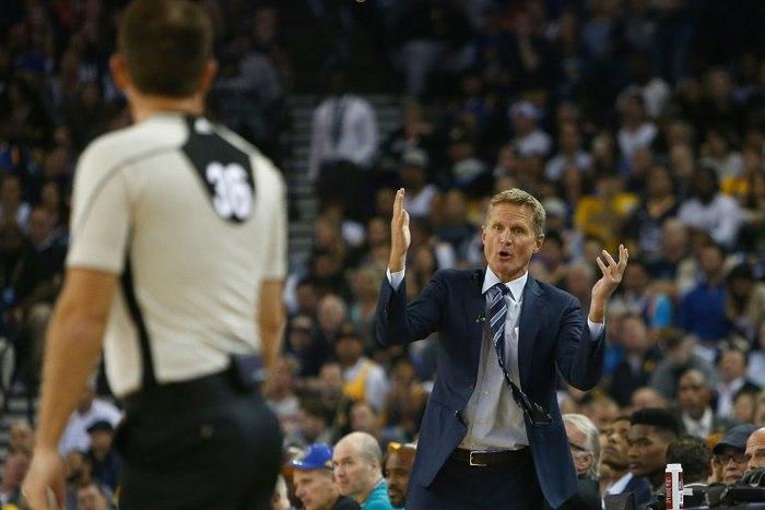 Head coach Steve Kerr of the Golden State Warriors talks to the referee during a game against the Oklahoma City Thunder November 3, 2016