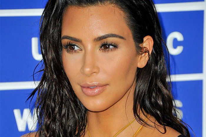 ___6606197___https:______static.pulse.com.gh___webservice___escenic___binary___6606197___2017___4___30___20___kim-kardashian-cellulite-mexico