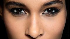 Though eyeliner definitely creates the best cat-eyes, it can be slightly difficult to handle if you’re a beginner.