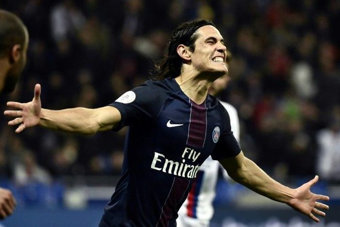 Paris Saint-Germain's Uruguayan forward Edinson Cavani reacts after scoring a goal during the French L1 football match between Olympique Lyonnais and Paris Saint-Germain on November 27, 2016
