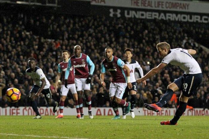 Tottenham Hotspur's English striker Harry Kane (R) scores their third goal from the penalty spot against West Ham United at White Hart Lane in London, on November 19, 2016