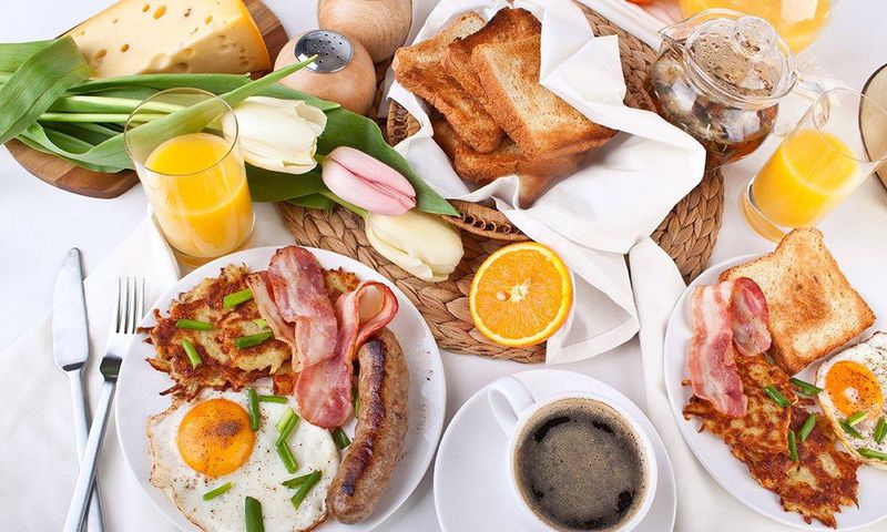 5 things that happened when I ate a big breakfast every day for a week