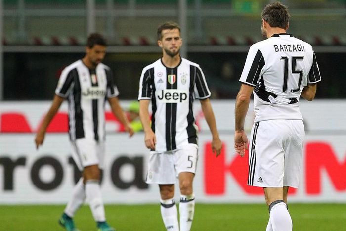 ___5645681___https:______static.pulse.com.gh___webservice___escenic___binary___5645681___2016___10___23___16___miralem-pjanic-andrea-barzagli-cropped_hte7klg2srod1k463n20l11lf_1