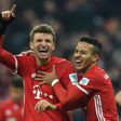Bayern Munich's striker Thomas Mueller (L) and midfielder Thiago Alcantara celebrate on December 10, 2016