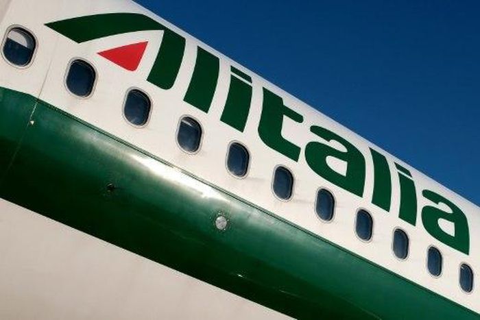 Tired of pumping public money into Alitalia, the Italian government now says the carrier should go to the highest bidder