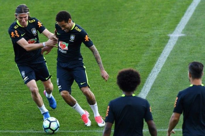 Brazil's Filipe Luis (L) and Neymar take part in a training session at the Arena Corinthians stadium in Sao Paulo, on March 26, 2017, ahead of their Russia 2018 World Cup qualifier against Paraguay