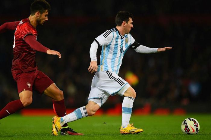 ___5584950___https:______static.pulse.com.gh___webservice___escenic___binary___5584950___2016___10___10___0___gomes-messi-cropped_vg9izwn0tvbz1k4xj5qu2vf37