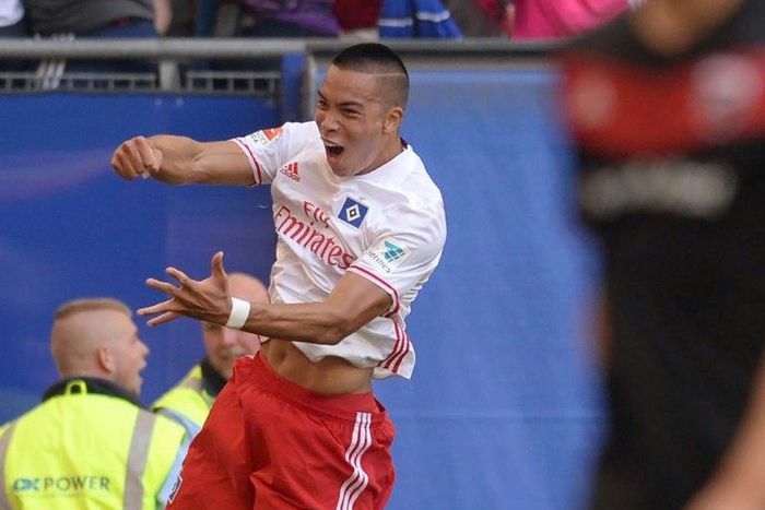 Hamburg's Bobby Wood scores in a victory over Borussia Moenchengladbach