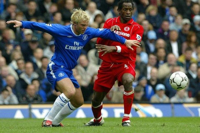 Chelsea's Eidur Gudjohnsen vies for the ball with Middlesbrough's captain Ugo Ehiogu (right) during their Premiership match in April 2004 at Stamford Bridge in London
