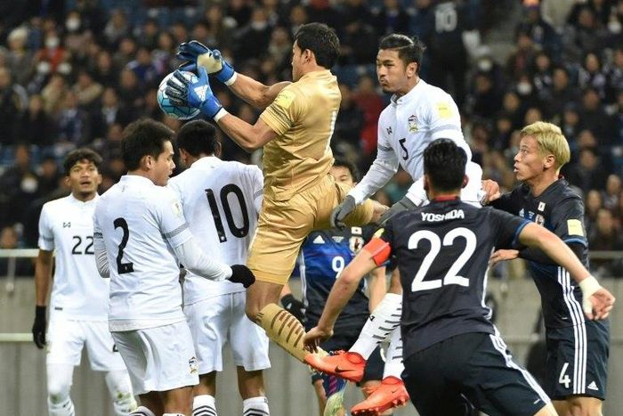 Thailand's goalkeeper Kawin Thamsatchanan (C) cuts out a pass during their Group B World Cup 2018 qualifying match against Japan