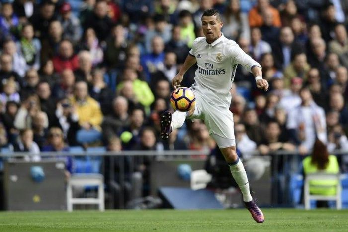 Forward Cristiano Ronaldo will extend his contract with Real Madrid to 2021