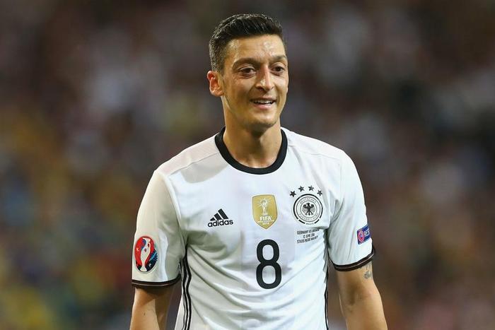 ___5146864___https:______static.pulse.com.gh___webservice___escenic___binary___5146864___2016___7___2___16___ozil-cropped_vtmkhqkkzq671l9gmsqrto18c_2