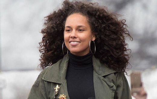 Alicia Keys with no make up on.