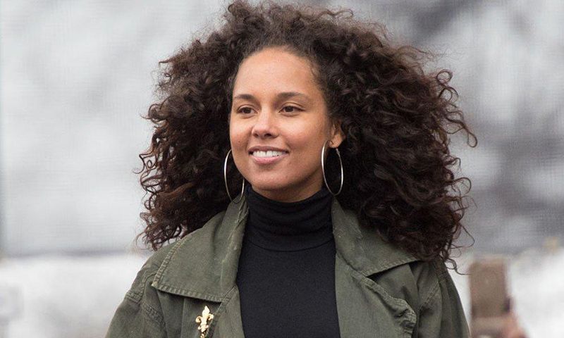 Alicia Keys with no make up on.