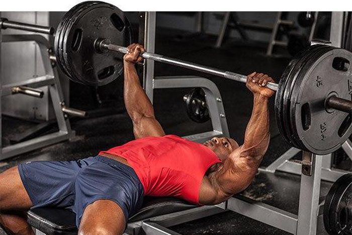 The bench press myth most men believe - that could get you hurt